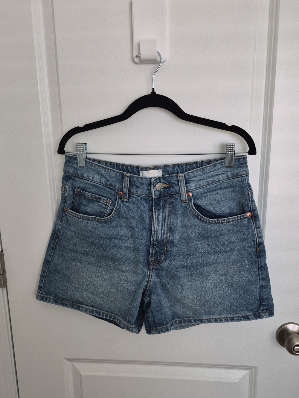 Women H&M Mid-rise Denim Shorts in Medium Wash